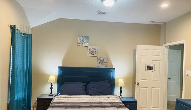 Glamorous 3 Bedroom 2 Full Bath 18 Minutes From Med Center