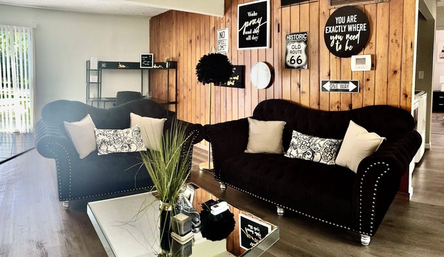 Glamorous 3-bedroom house with WiFi, AC in fabulous Akron