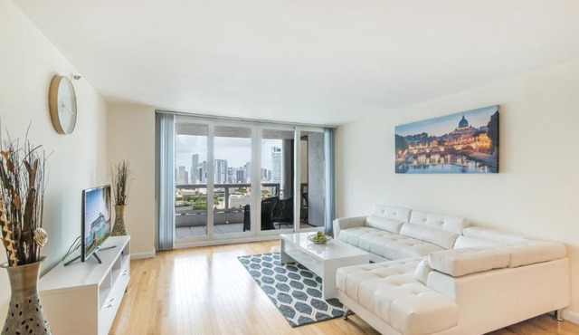 Glamorous 3 Bedroom With a Balcony View