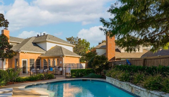 Glamorous 4BR Home with Pool, Hot Tub & Grill