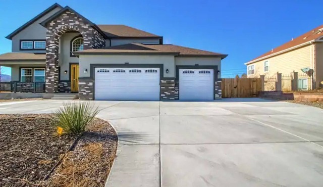 Glamorous 4BR House Perfect for Families & Groups