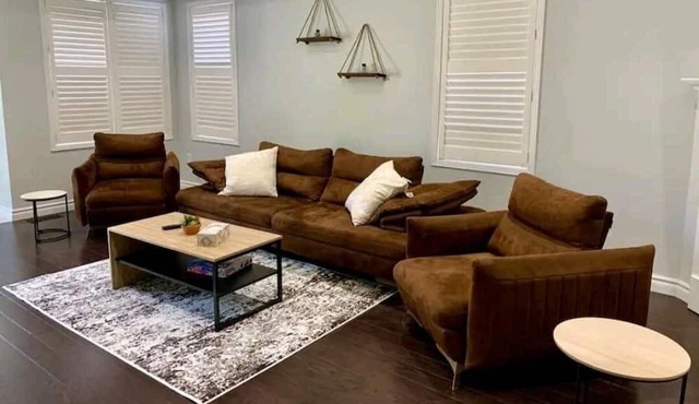 Glamorous 5 BR Getaway Mins Away From Thermea Spa
