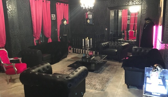 Glamorous-chic villa with private pool in Paris area