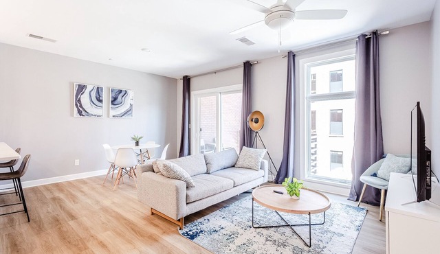 Glamorous Dtwn Condo w/King Bed + Walk to Restaurants