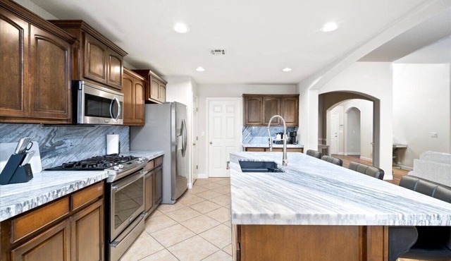 Glamorous Fox Hollow located in Bixby, OK