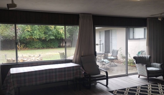 Glamorous Hidden Gem Central Location 1950's Style