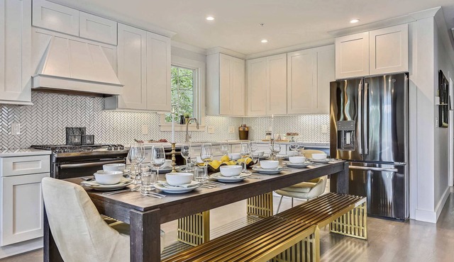 Glamorous Luxury Apartment, Near T