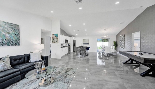 Glamorous *New* Home in Delray Beach near The Ave!
