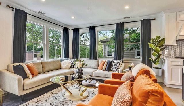 Glamorous Treetop Escape | near T