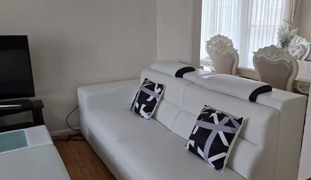 Glamorous Two level, 4 bedroom Family Home