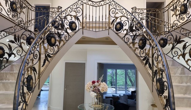 Glamorous Wiltshire Home and Beautiful Garden - 10 Bedrooms