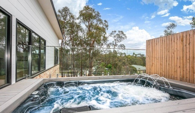 Glamour in Gisborne - with spa!