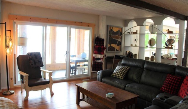 Glamour Lake Gem Sleeps 10