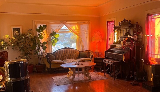 Glamours Charming Private bedroom Silver Lake Penthouse