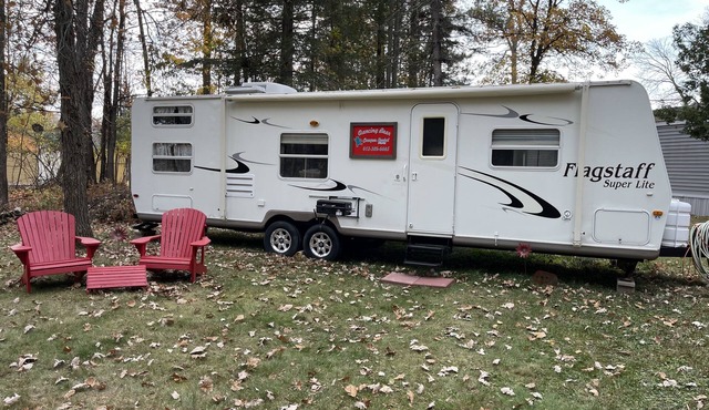 Glamp in Style! Fish 10 Lakes/10 Miles! Cozy Camper 2 blocks to town & lake!