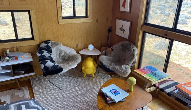 Glamp in the high desert! Modern design cabin. Star gazing. Close to canyons.
