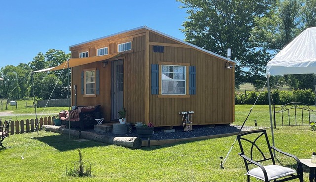 Glamp Shenandoah Valley. Stunning Tiny Home. Farm