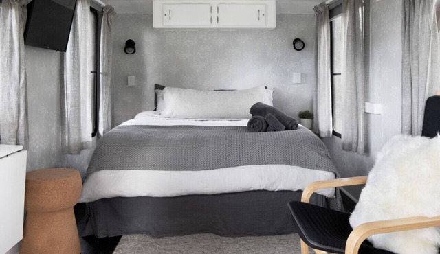 Glamper Lade @ The Village Green