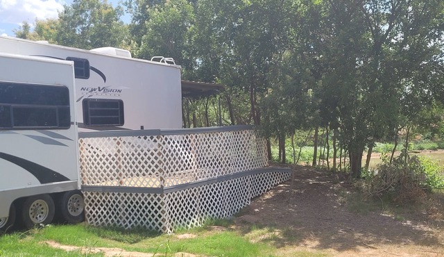 Glamping 3 room RV-pet friendly, fishing, horses-V