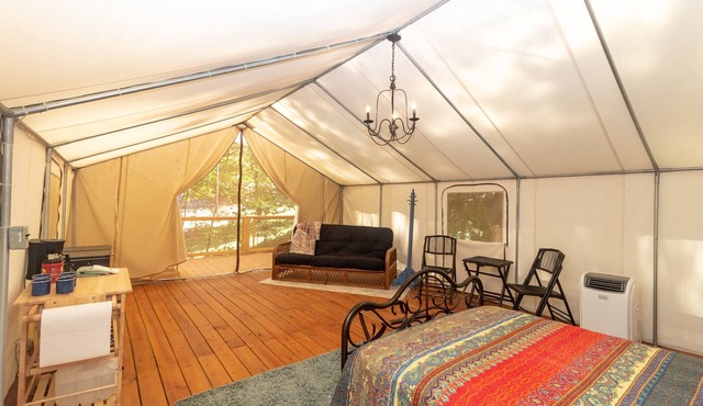Glamping at Copperhill - Miner