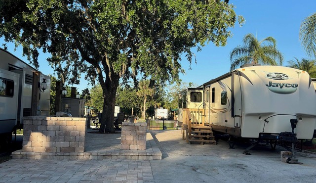 GLAMPING at its finest. Water front, shaded, private dock, river and lake access