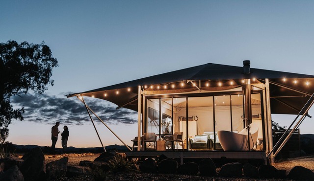 Glamping at Wildnest Farmstay - Kookaburra