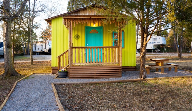 Glamping Cabin 2 - near Spring Hill & Franklin