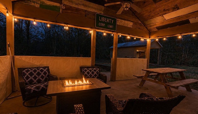 Glamping Cabin Near Homochitto | Starlink + Fire Pit