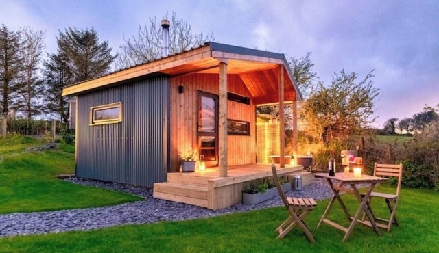 Glamping Cabin with Outdoor Bathnn