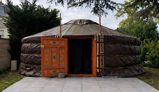 Glamping “Cozy Yurt” with Private Terrace and Shared Garden