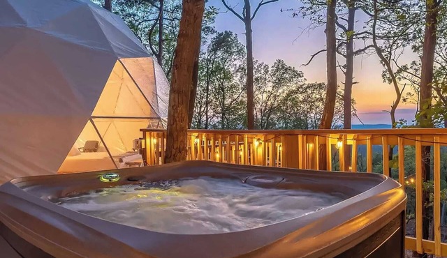 Glamping dome w/hot tub & fire pit