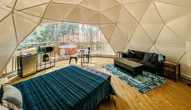Glamping forest dome with hot tub in NC
