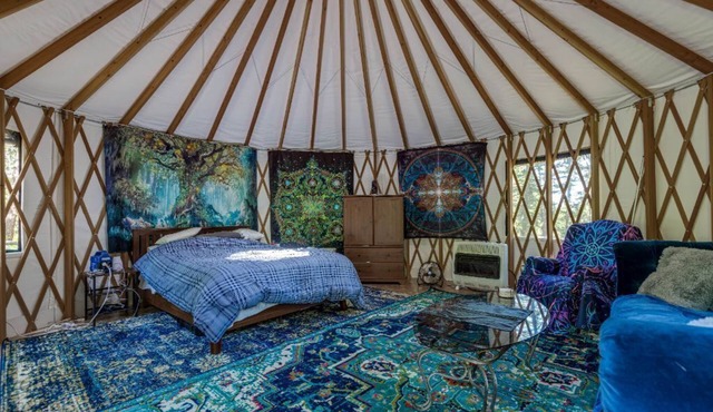 Glamping getaway at zenful woodland yurt