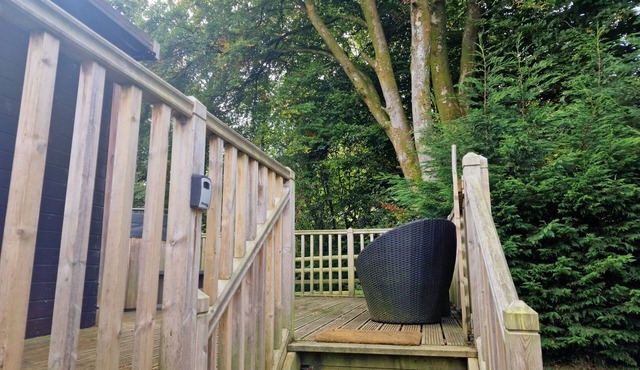 Glamping Hut - Riverside 1