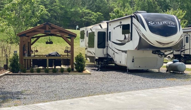 GLAMPING in BLUE RIDGE, salt water pool, hot tub, PAVED ACCESS, perfect location
