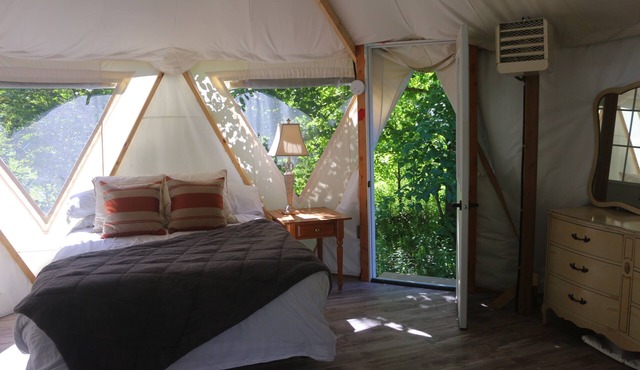 Glamping in nature at Yome Tallulah near Historic Port Hope