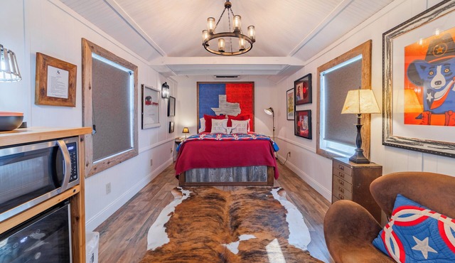 Glamping in Spicewood TX Hill Country~ Cabin 4 The Gus at Green Acres