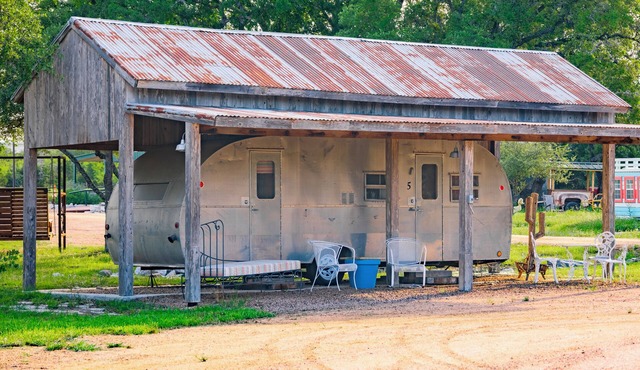 Glamping in Spicewood TX Hill Country~ The Kit at Green Acres