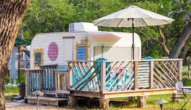 Glamping in Spicewood TX Hill Country~ The Pearl at Green Acres