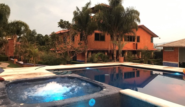 Glamping in the Green Hills Mansion