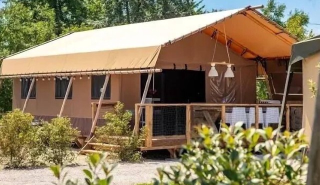 Glamping Lodge PREMIUM RIVER 38m² - 3 bedrooms - TV - air conditioning - covered terrace - river view - sleeps 6