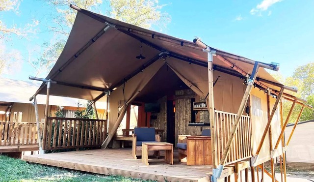 Glamping Lodge PREMIUM RIVER 27m² - 2 bedrooms - TV - air conditioning - covered terrace - river view - sleeps 4