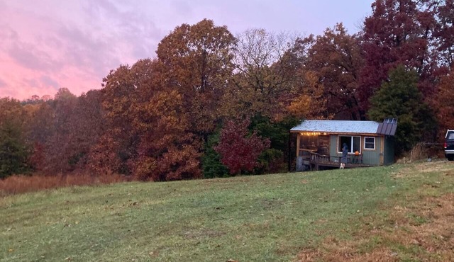 Glamping MoonRise Cabin-Serene & Unique off Katy Trail