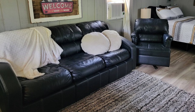 Glamping Nice Cabin at Illinois River with float trips/ golfing