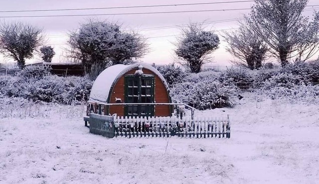 Glamping Pod in St Austell, Sleeps 2 with Spa Pool