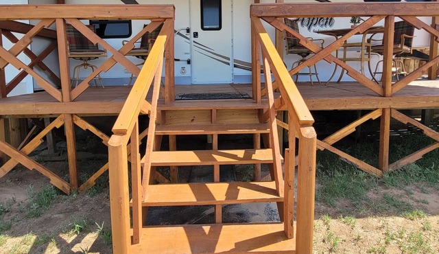 Glamping RV, private, family & pet friendly, hiking, fishing, horses-W