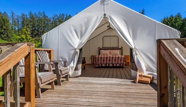 Glamping Tent 2 min walk to west-facing beach at popular resort