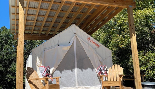 Glamping Tent. Pet friendly. Mountain Views.