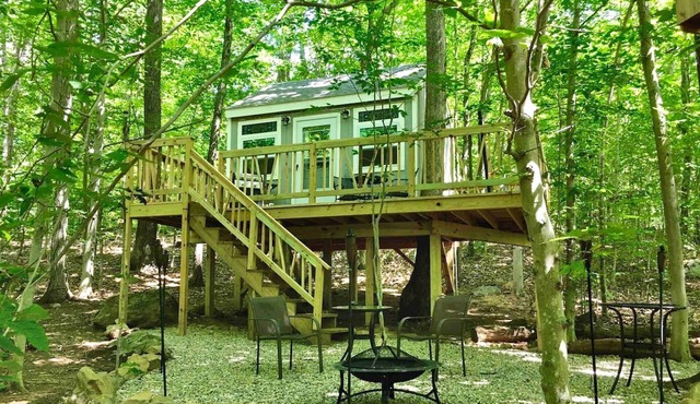 Glamping Tree House on an Impressive Property in Norwich, Connecticut