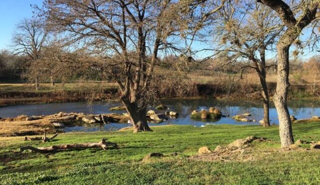 Glamping, Vintage RV San Marcos Water Front Style! One Acre! No Pets!